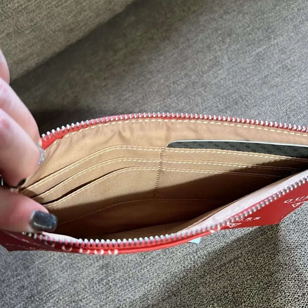 New Guess Wristlet Signature Logo in Red